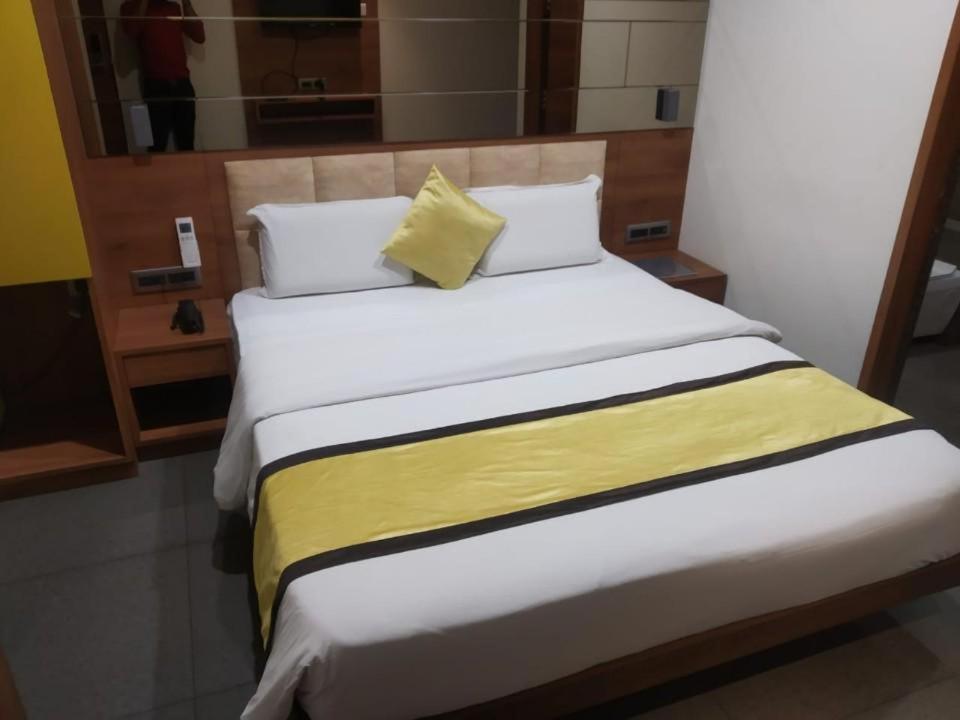 Hotel Avaante Ahmedabad Formerly Known As The Orchid Hotel Экстерьер фото