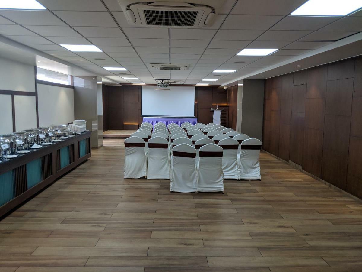 Hotel Avaante Ahmedabad Formerly Known As The Orchid Hotel Экстерьер фото